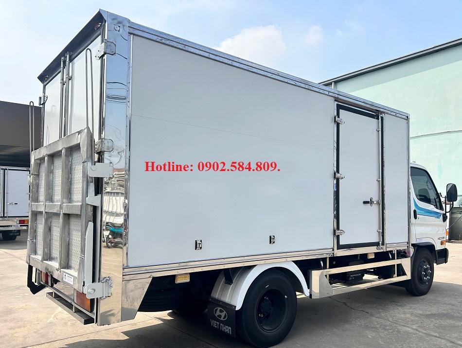 Xe tải thùng kín có bửng nâng hàng